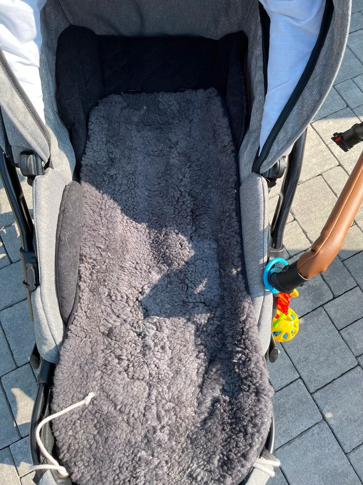 Lammfellauflage für Kinderwagen von Kaiser in Leipzig