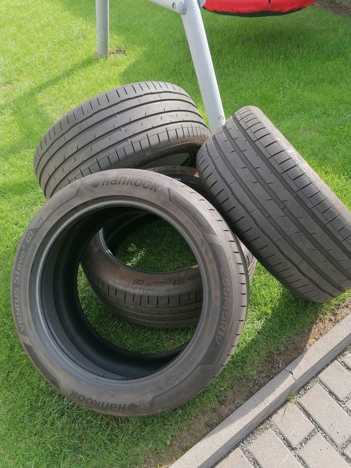 Sommer Reifen Hankook 255/45 R19 104W. Dot2423 in Sarstedt