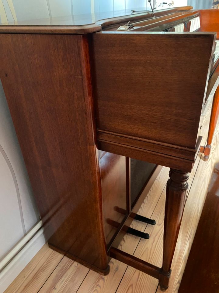 HAMMOND S6 Chord Organ Orgel alt Holz elektrisch in Hamdorf