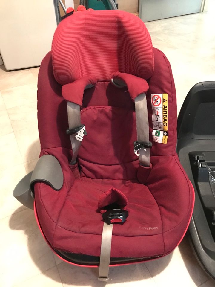 MAXI COSI 2way Pearl mit Basis + Zubehör in Essen