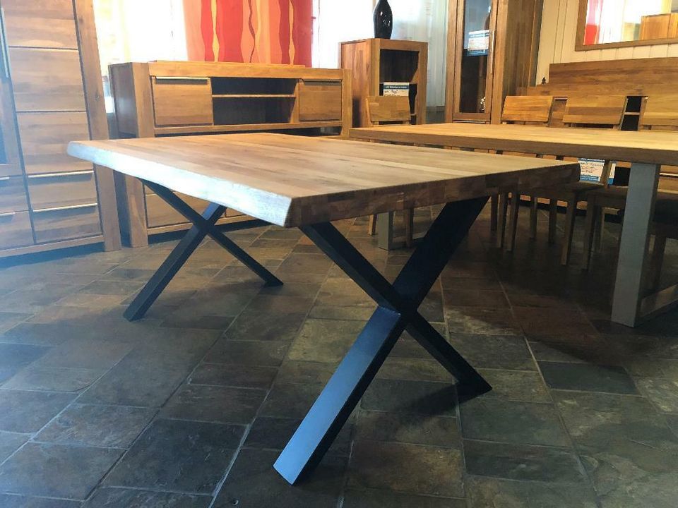 Esstisch Eiche Massiv ,Tisch , 240cm x 100cm , Baumkante NEU in Rinteln