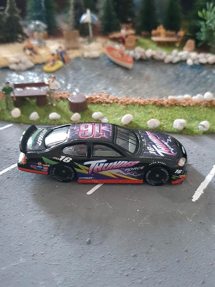 Hot Wheels Nascar Thunder Force Superfast schwarz in Niederdorfelden