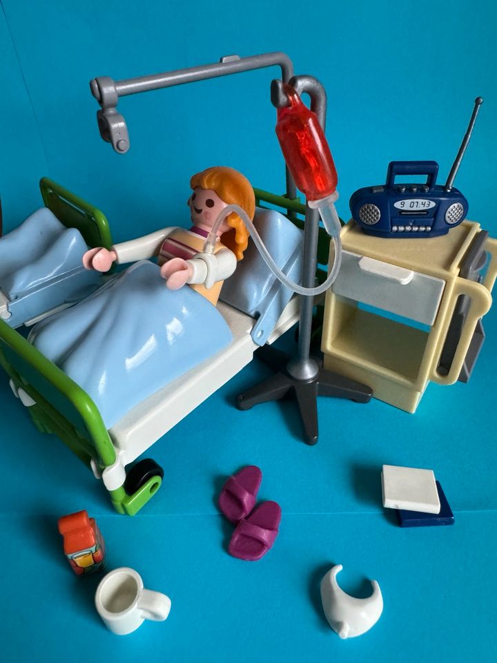 Playmobil Krankenbetten, -Rollstuhl in Schönau