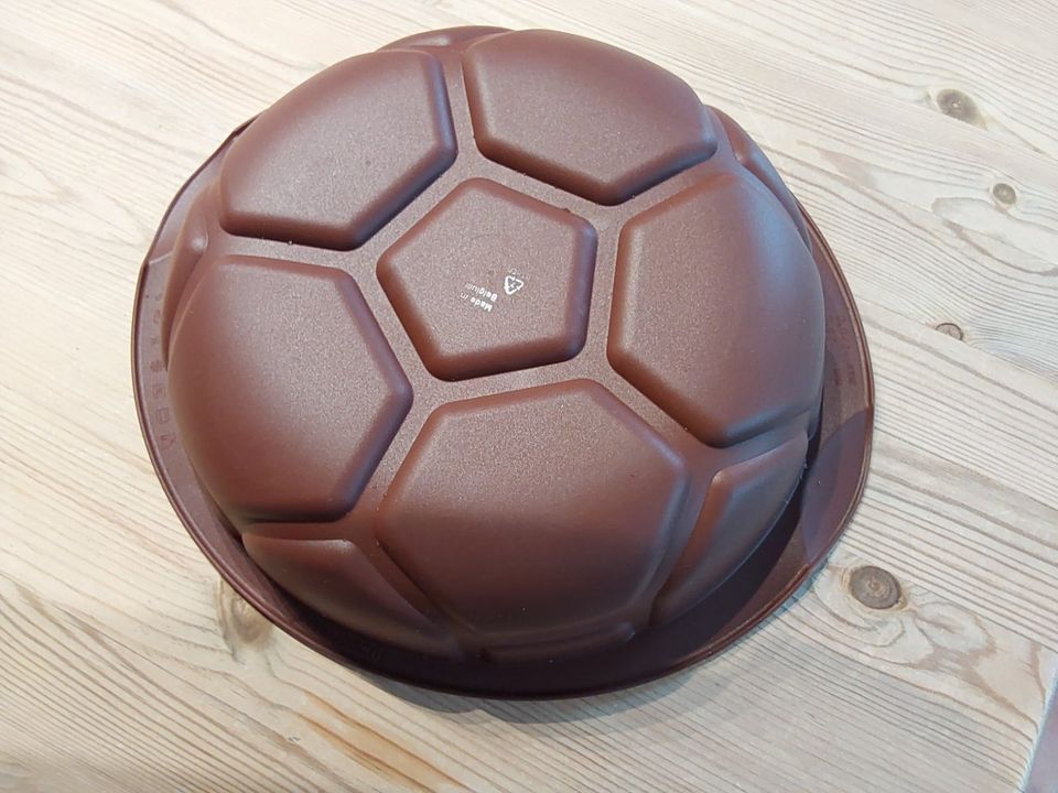 Tupperware Fußball Kuchenform in Sehnde