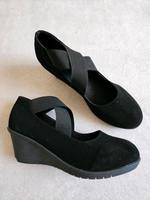 Schuhe Schwarz mit Absatz Größe 42 Niedersachsen - Braunschweig Vorschau