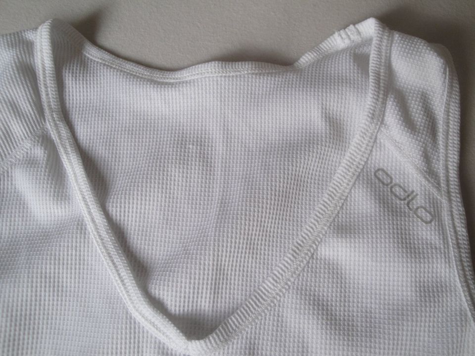 5 Tops Sporttop Puma ärmellose Shirts Gr. S/M/L ab 1 € in Keltern