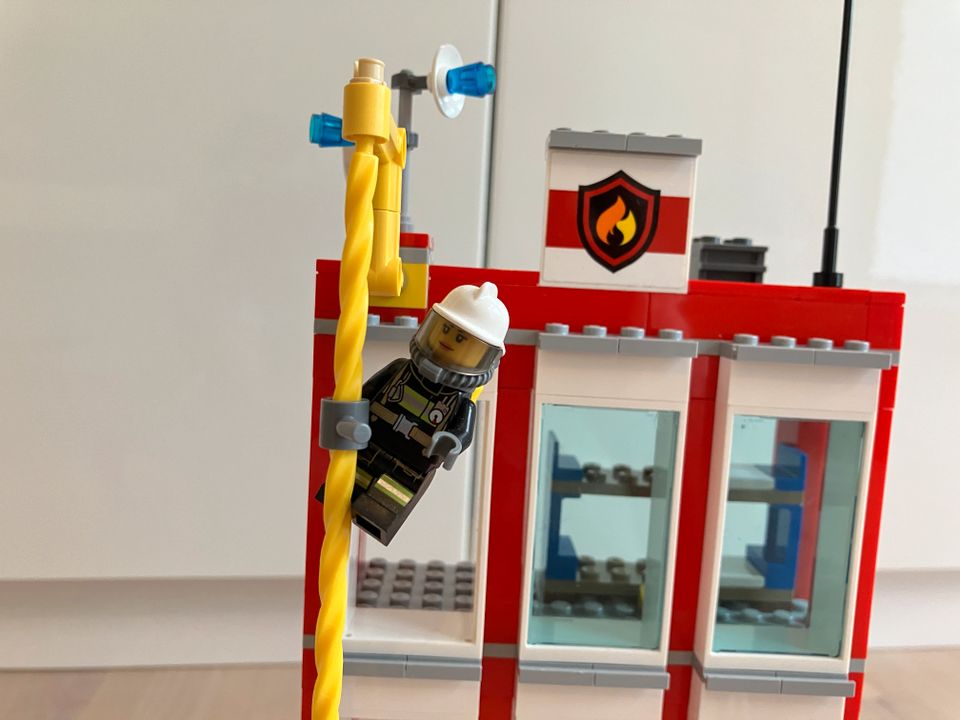 LEGO® 60110 Große Feuerwehrstation; komplett zum zusammenbauen in Langenzenn