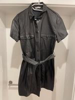 Kleid Kunstleder kurzarm schwarz mit Gürtel Bayern - Hersbruck Vorschau