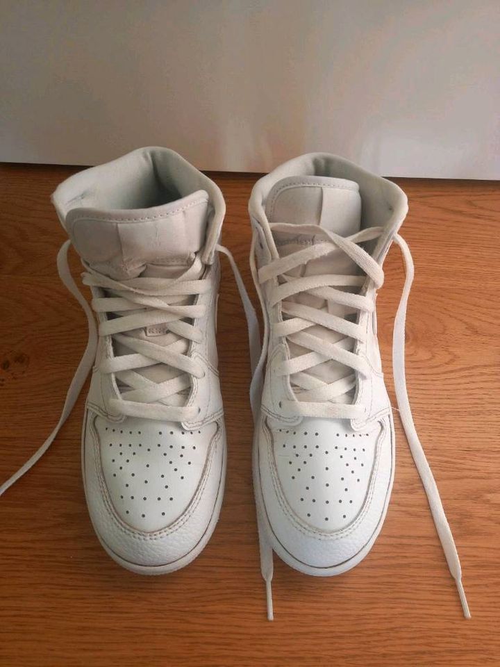 Nike Air Jordan Mid weiß, Größe 40, Junior in Bornheim