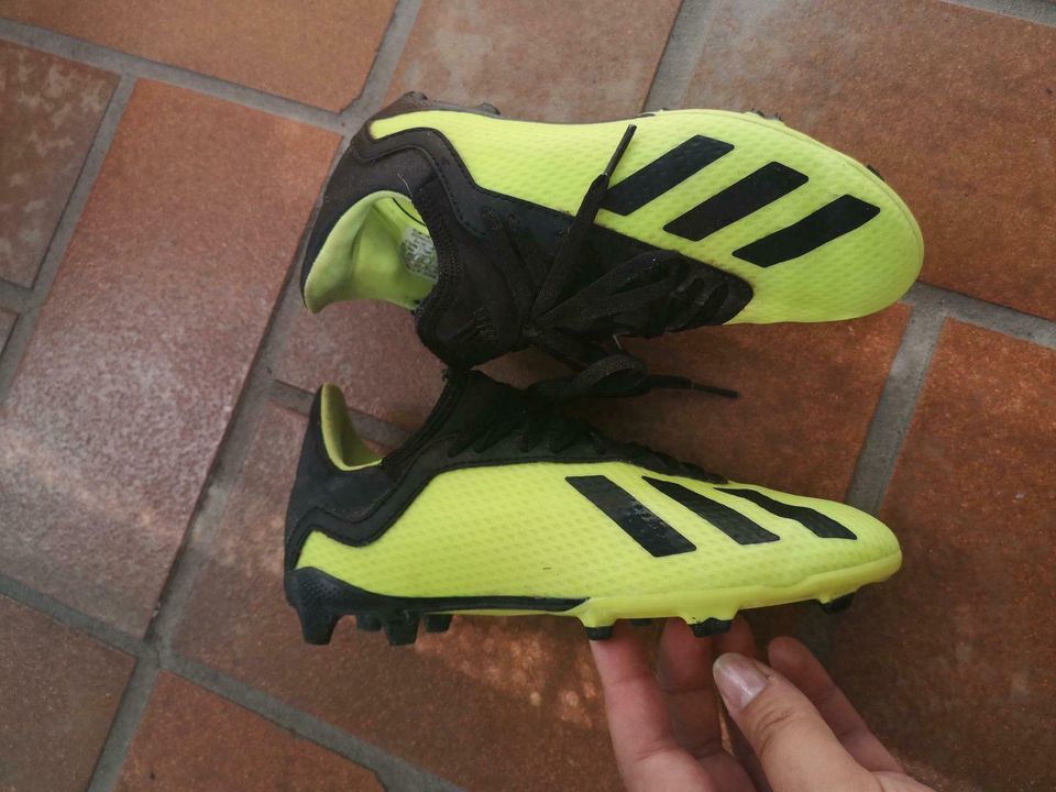 Adidas Fußballschuhe 18,3 in Neustadt a.d.Donau