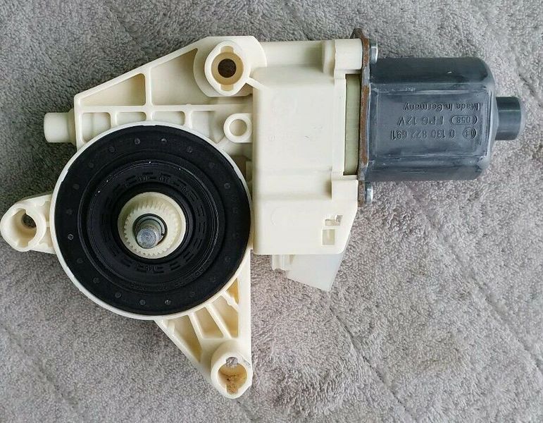 Mercedes Benz Fensterhebermotor W246 vorn A2469065200 in Sachsen