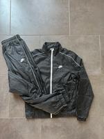 Nike Trainingsanzug | Größe M | Sehr guter Zustand Hessen - Lampertheim Vorschau