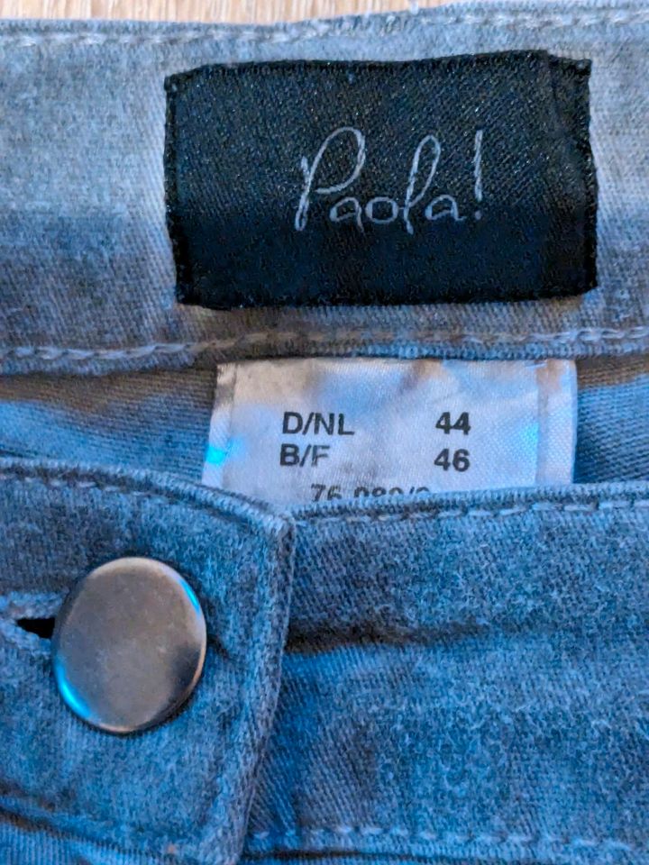 Außergewöhnliche Jeans in Größe 44 von Paola! in grau in Dörverden