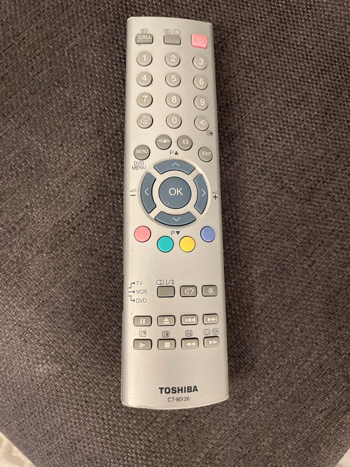 Fernseher 32 Zoll Toshiba. Full funktioniert in München