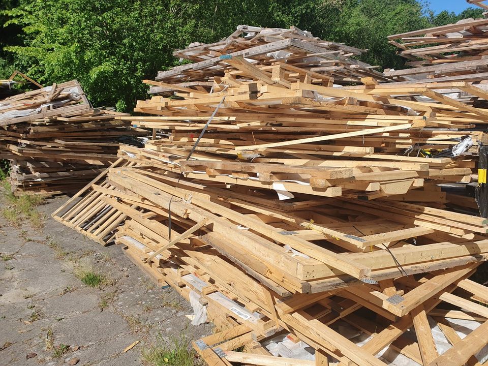 Holz Bauholz Kaminholz kostenlos in Verden