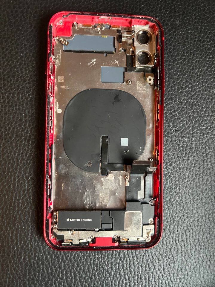 iPhone 11 Gehäuse Backcover rot original Apple in Saarlouis