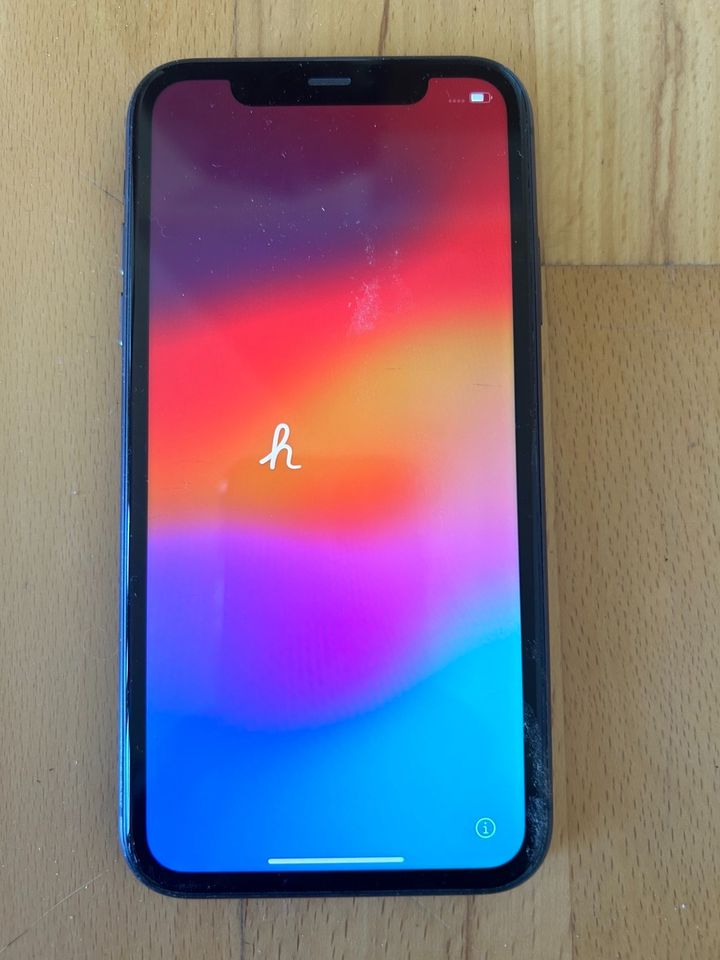 iPhone 11 in schwarz in Üttfeld