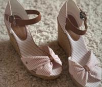 Neue Keilabsatzschuhe / Neupreis: 79,95€ Sachsen - Machern Vorschau