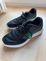 Nike Sportschuhe schwarz grün Größe 38 Kr. Altötting - Emmerting Vorschau