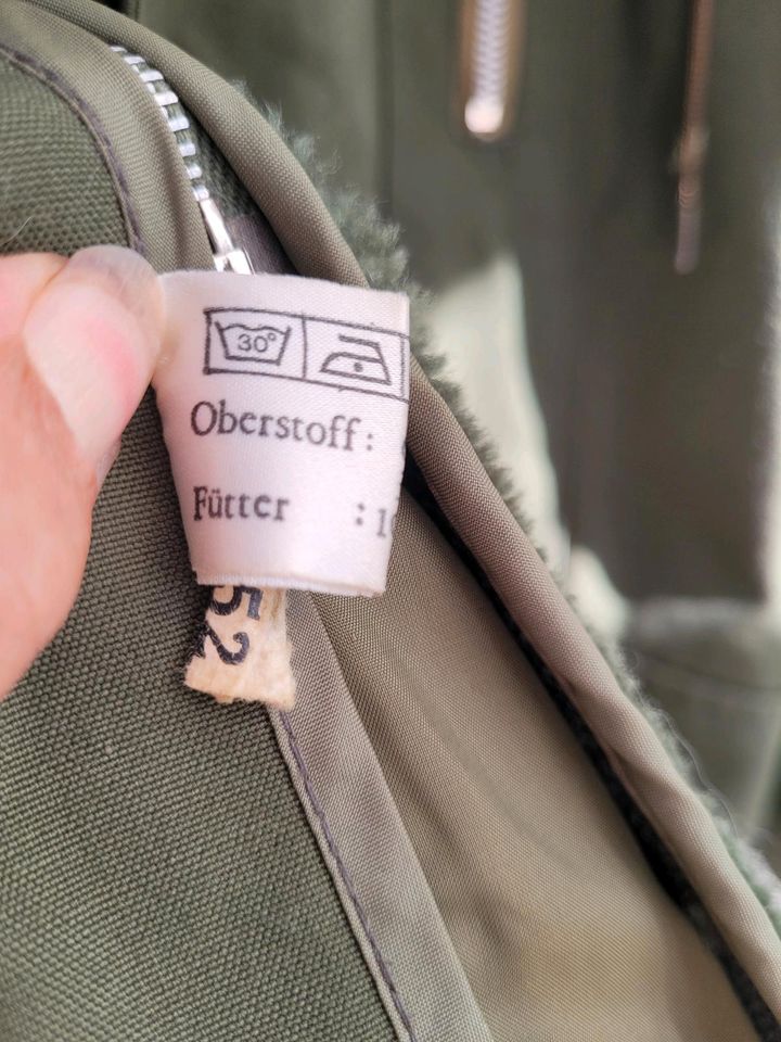 Herren Jacke Parker Größe 52 in oliv in Stoltebüll