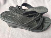 Skechers Sandalen Sandaletten Zehentrenner Cali Gr. 39 Nordrhein-Westfalen - Langenfeld Vorschau