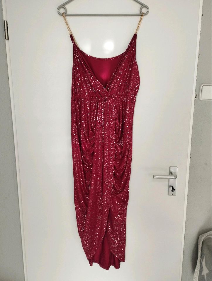 Rotes Kleid in Wuppertal