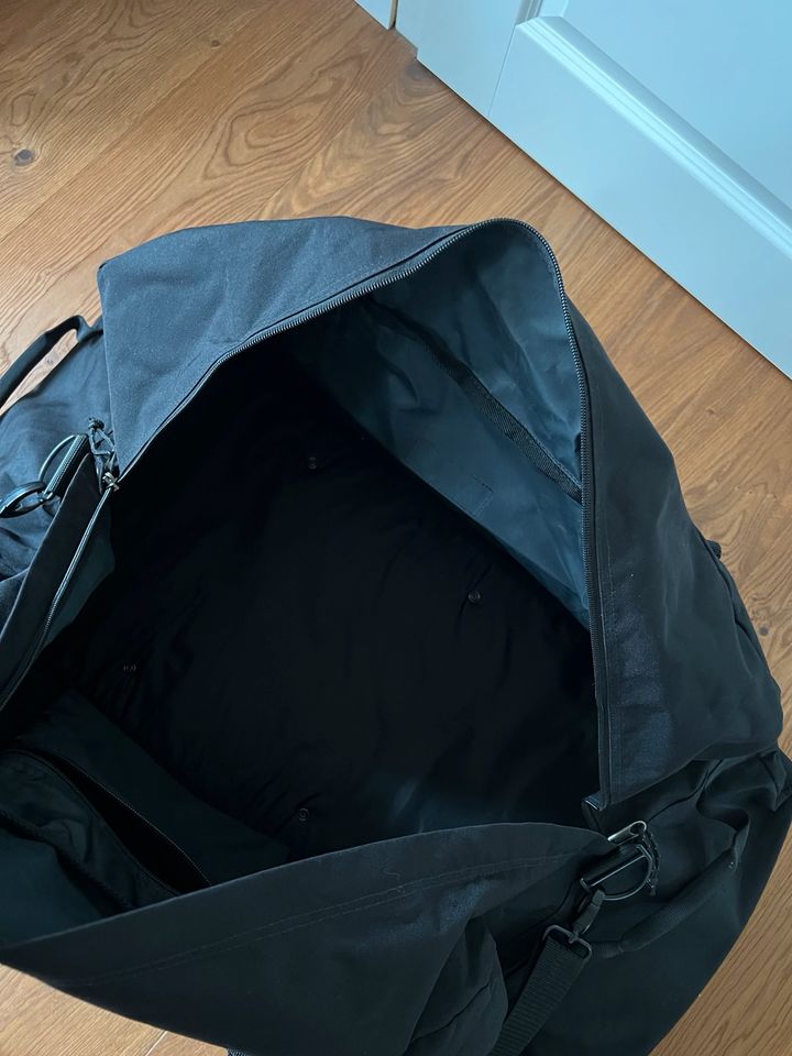 Eastpak Reisetasche mit Rollen schwarz in Emden