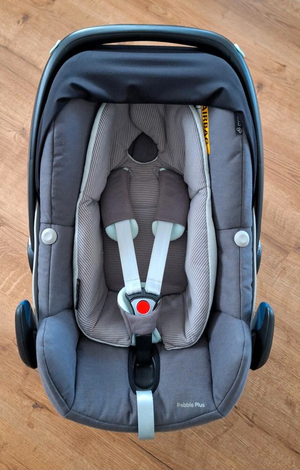 Maxi Cosi Pebble Plus mit Isofix in Erbach