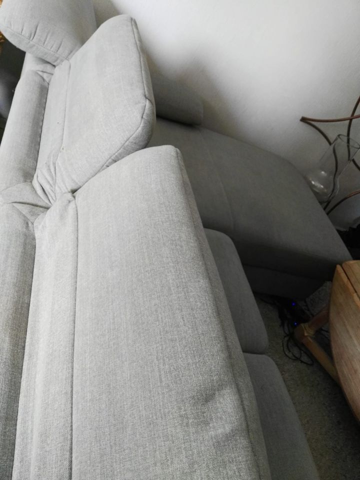 Sofa elektrisch verstellbar grau in Leverkusen