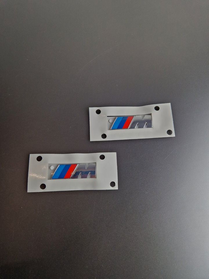 2x Neu BMW M-Logo M-Embleme Aufkleber BMW 1er 2er 3er 4er 5er 6er in Rodgau