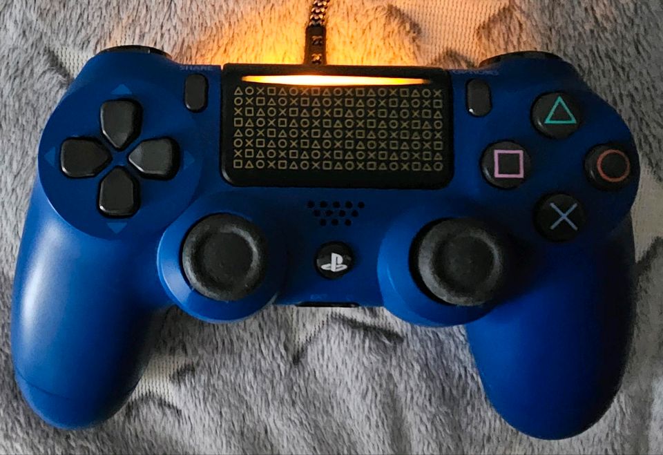 PS4 Controller V2 Limitiert top Zustand in Kaarst