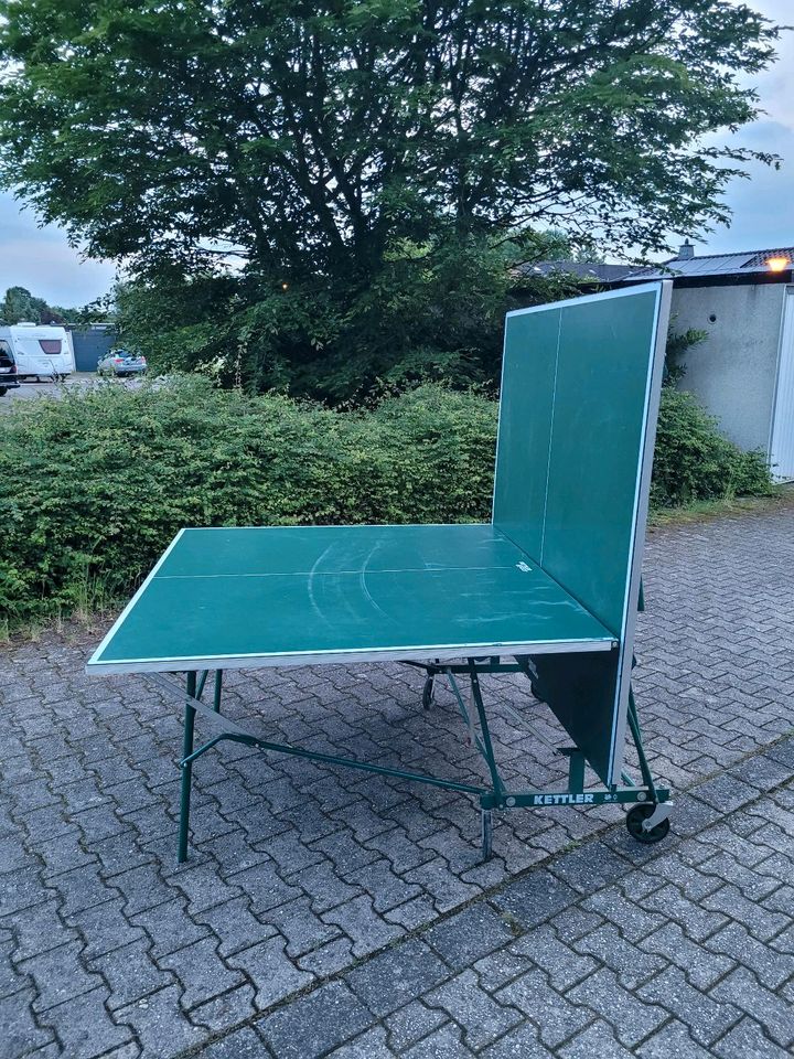 Tischtennisplatte klappbar auf Rollen in Pulheim