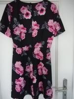 Damen Sommerkleid mit Blumenmuster, Gr. 44 Sachsen - Gornau Vorschau