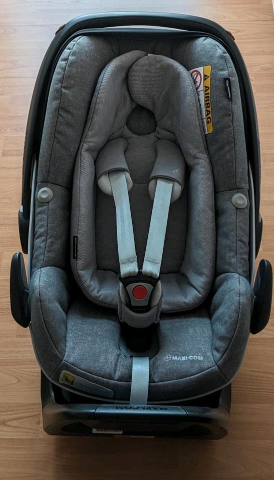 MaxiCosi Pepple Plus Kindersitz + Isofix Basisstation in Mihla
