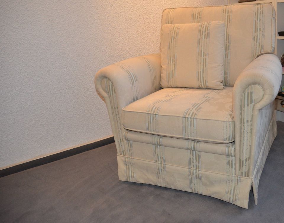 Couch 1er und 2,5 er freistehend Sofa creme Art Landhausstill in Dortmund