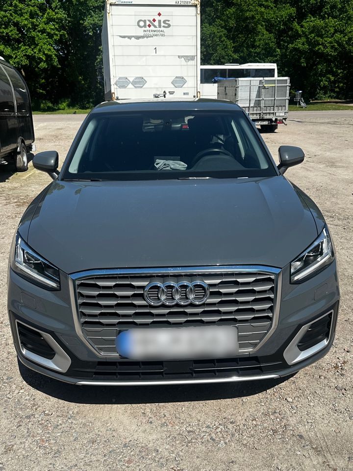 Audi Q2 30 TFSI Sport in Hamburg