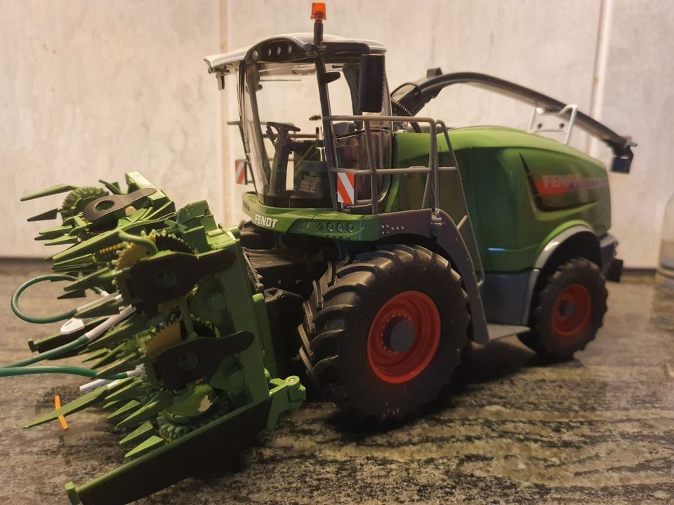 Fendt Katana 65 Wiking 1/32 mit maisgebis in Bönen