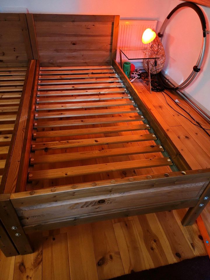 Großes Schlafzimmer Bett 2 x 2 Meter mit neue Matratze in Dresden