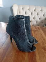 Sommer Stiefeletten Spitze hoher Absatz schwarz Tamaris Gr. 37 se Hessen - Flieden Vorschau