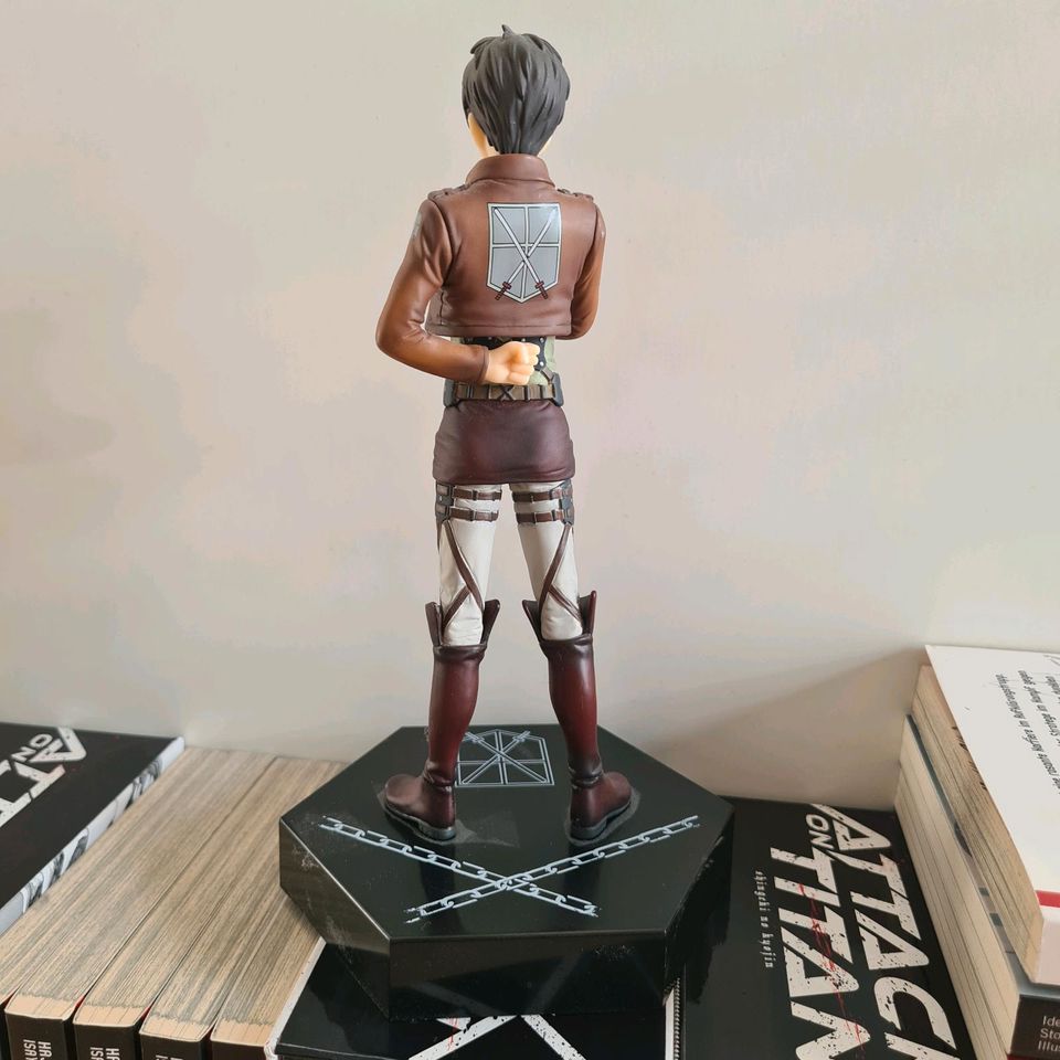 Attack on Titan Manga Reihe komplett in Ratingen