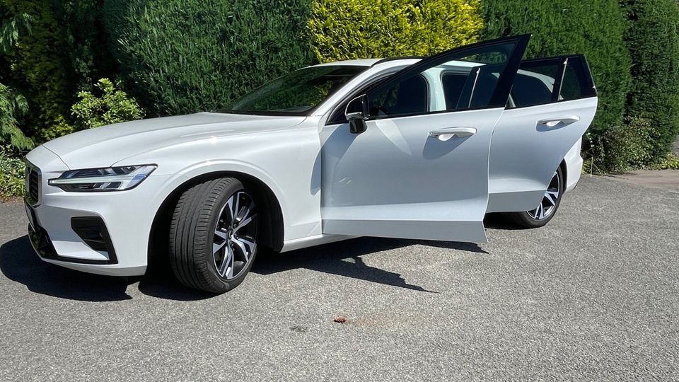 Volvo V60 T4 Geartronic R Design - Crystal White - Kamera, uvm. in Blomberg