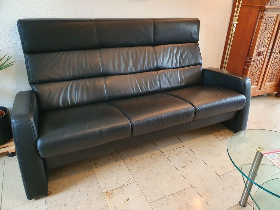 Schöne gemütliche 3Sitzer Couch Sofa Leder Kopfstütze schwarz in Köln