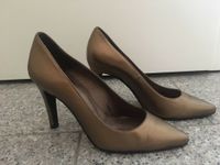 Alba Moda Pumps Gold Echtleder Gr. 37 Made in Spain Nordrhein-Westfalen - Oerlinghausen Vorschau