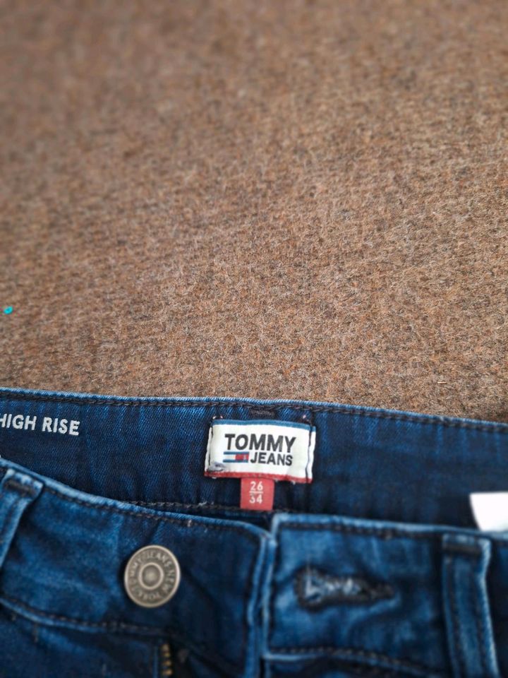 Originale Tommy Hilfiger Jeans in Burgwedel