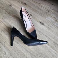 Giorgio Armani Pumps, Gr. 40 – Elegant und zeitlos Schleswig-Holstein - Norderstedt Vorschau