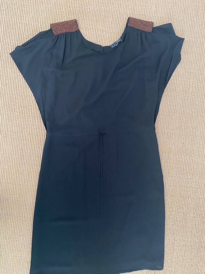 Neuwertiges Armani Jeans Kleid Gr.38 in Düsseldorf