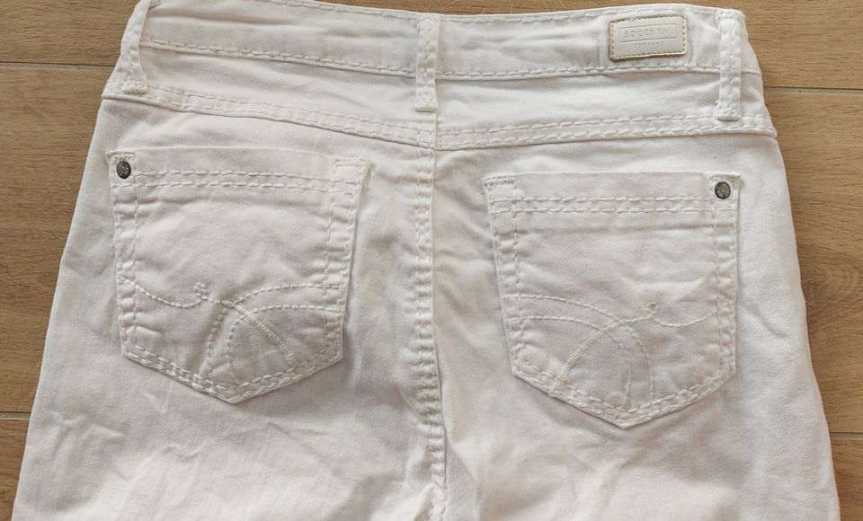 Shorts Jeans Gr. 28 weiß Soccx in Taunusstein
