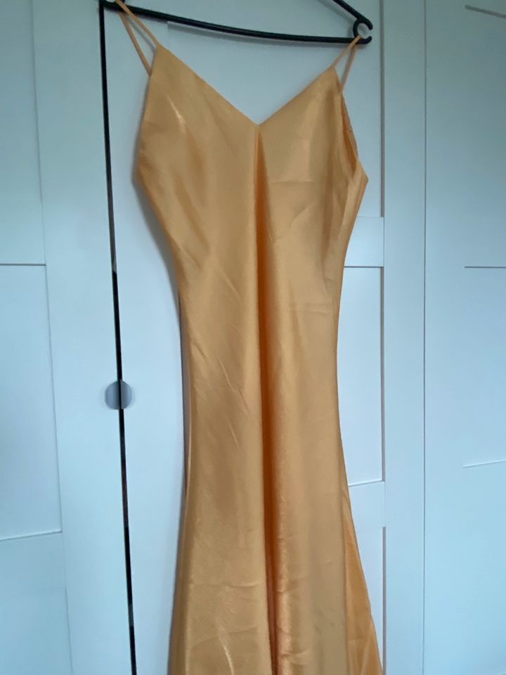 Langes Abendkleid gelb/ gold Stola, Kleid in Niedersachsen - Edewecht |  eBay Kleinanzeigen ist jetzt Kleinanzeigen