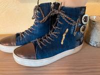 Desigual Winterstiefel/Winterschuhe NEUW 38 Hessen - Fernwald Vorschau