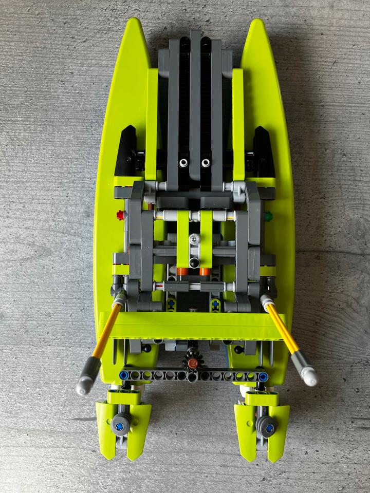 Lego Technic Katamaran 42105 Hubschrauber Boot 3-1 Set-komplett in Fulda